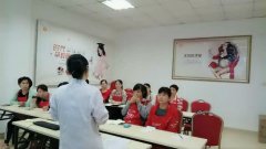 影響月嫂價格的三要素_廣州月嫂培訓