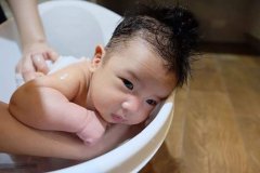 月嫂技能之?huà)雰好娌壳鍧崱⑾丛琛⒋┮耞廣州月嫂培訓(xùn)服務(wù)