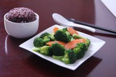 坐月子必請(qǐng)?jiān)律┑陌藗€(gè)理由_廣州月嫂服務(wù)